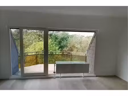 wavre: appartement totalement rénové  85 m²  2 ch  2 parking