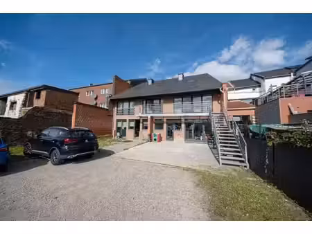 spacieux espace de bureaux de 200m² en parfait état avec par