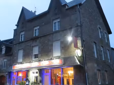 restaurant avec habitation - chambres d'hôtes - maison d'accueil