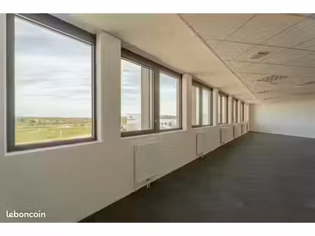 bureau 93 m²