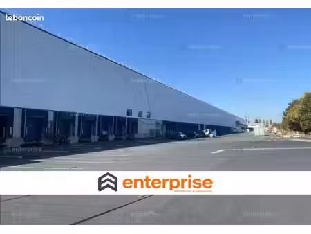 local industriel 8 818 m²