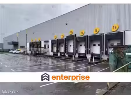 local logistique 13 230 m²