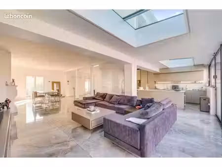 maison 7 pièces 260 m²