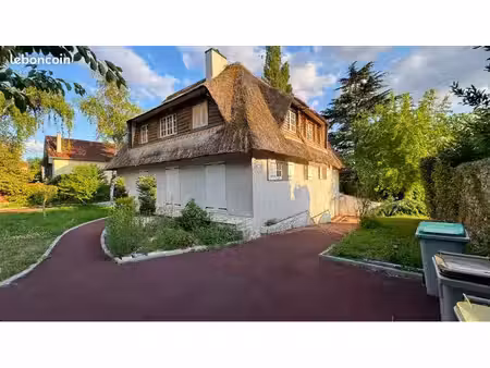 propriété de caractère avec piscine et terrain constructible – 1 676 m²