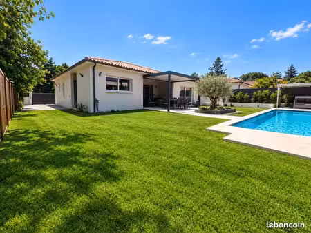 maison de plain-pied de 140 m² | 4 chambres + bureau | piscine & dépendance