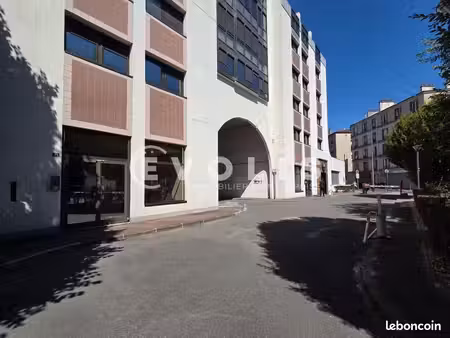 bureaux 100 m²