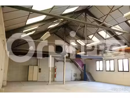 local d'activité 230 m²