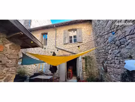maison de village plus commerce