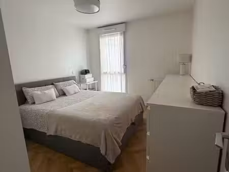 ? f3 62m² dernier étage + terrasse 9m² + vue paris + 2 parkings