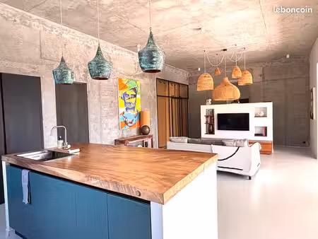 villa + 2 dépendances