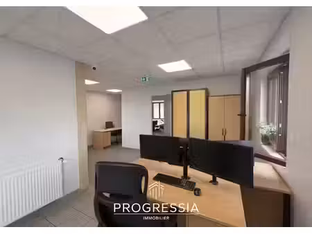 location locaux professionnels 5 pièces 140 m² à bolbec (76210)  2 100 €