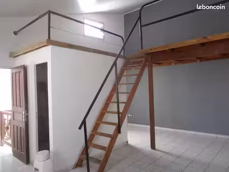 grand studio vide 44m2 au bourg du françois
