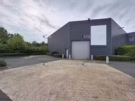 local d'activité 1 805 m²