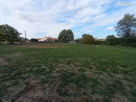 terrain 1 050 m² brie