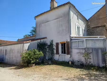 maison ancienne en pierres idéale canicule (charente 16230)