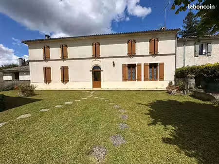 maison 8 pièces 242 m²
