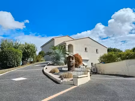 maison 190m2 meublée piscine spa intérieur