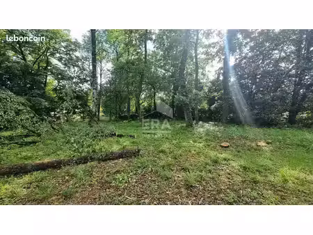 terrain 1 034 m² saintes