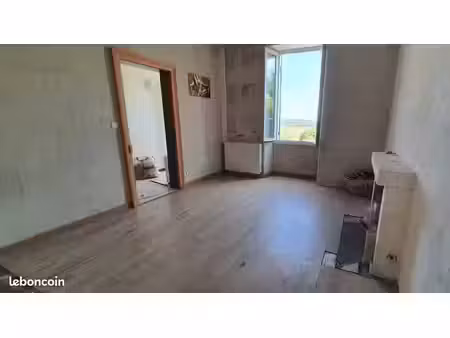 maison de bourg – 4 pièces principales – grand jardin clos et arboré
