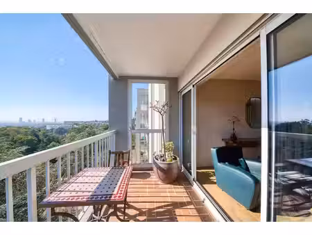 t4 avec grand balcon - étage élevé - vue dégagée - garage et cave