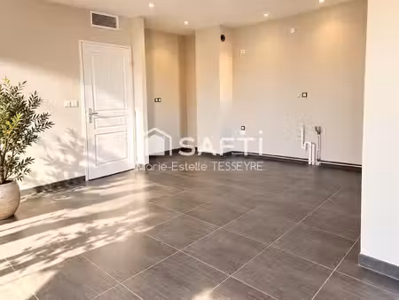 appartement climatise t3 en rez-de-jardin – terrasse exceptionnelle – 3 parkings – accès p