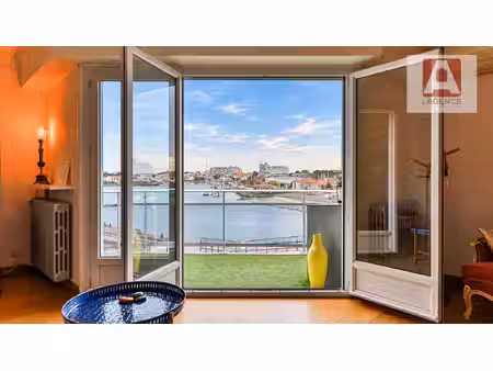 appartemen 2 chambres - climatisé avec une vue imprenable sur le port !