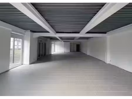 2454 70 € ttc+ charges 303.80 € -a louer 112m² - local bureau à jarry  97122 baie-mahault