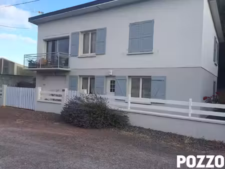 agon coutainville  immeuble tout proche centre  commerces et plages   trois logements en b
