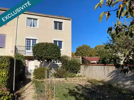 maison de ville avec garage et jardin attenant
