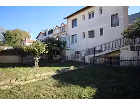 grande maison familiale avec jardins  garage et fort potentiel