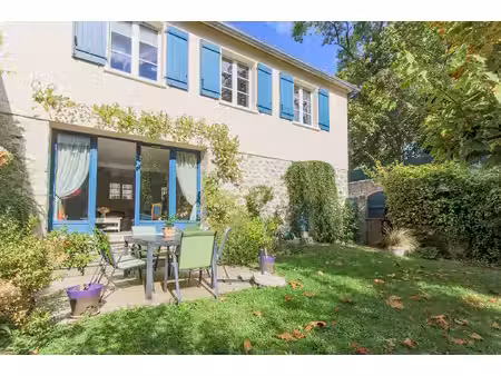 maison familiale à vendre à crespières - confort et tranquillité assurés