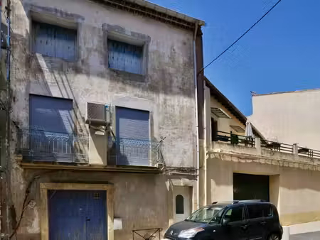 grande maison de ville avec garage et cour