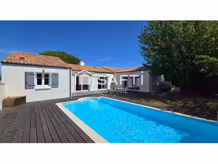 maison familiale avec piscine  beaux volumes et jardin au calme aux sables-d’olonne