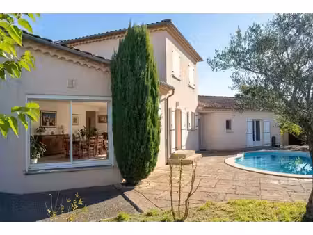 maison 128 m2  piscine  jacuzzi  dépendance  forage