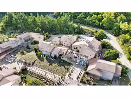 exclusivité – séderon – propriété d’environ 600 m² sur 5 644 m²