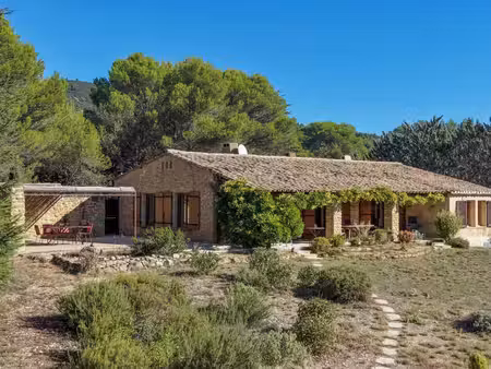 sud luberon - maison en pierre avec vue et piscine