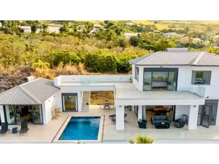 superbe villa avec dépendance vue mer et piscine à grand fond