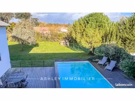 propriété 6 pièces 240 m²