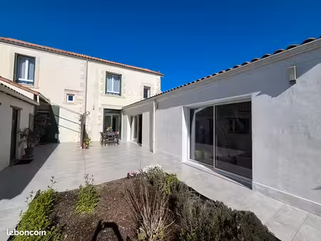 maison 8 pièces 235 m²