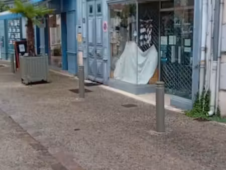 local commercial. magasin