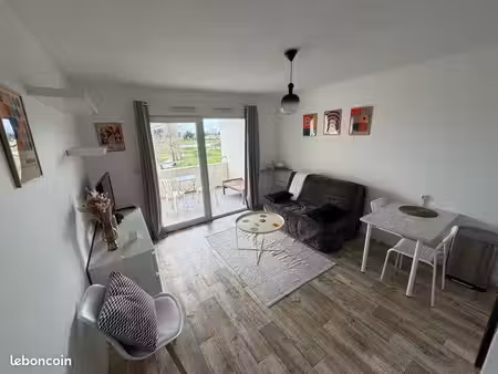 studio meublé avec terrasse et box