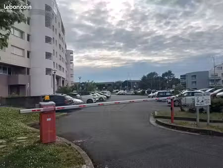 a loué place de parking