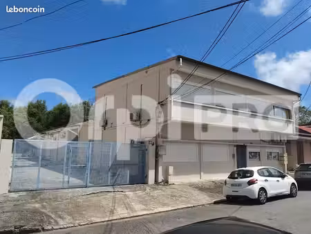 bâtiment 614 m²