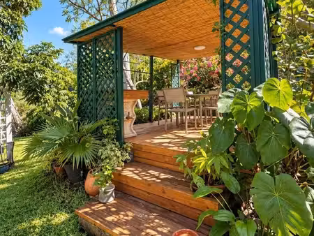 à saint-paul  une propriété f5 d'environ 134m² + dépendance où intérieur et extérieur se v