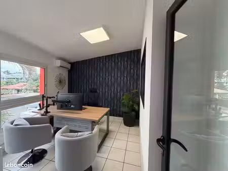 local 49 m² à la possession – forte visibilité rn1 (route du littoral)
