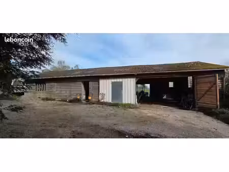 hangar de 140 m² sur terrain de 1 987 m²