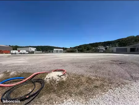 terrain constructible de 1300 m² en zone artisanale–colombier fontaine