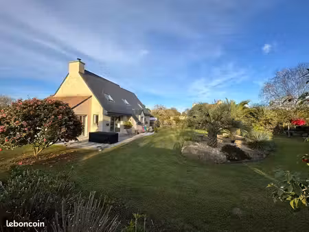 belle maison calme à landrellec  avec grand terrain paysager à 5 minutes à pied de la mer