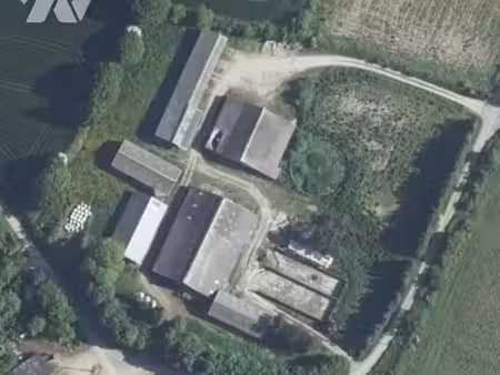 local divers 1000 m² bourbriac