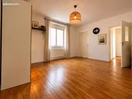 fréhel centre – appartement 3 chambres avec jardin privatif – 2 parkings